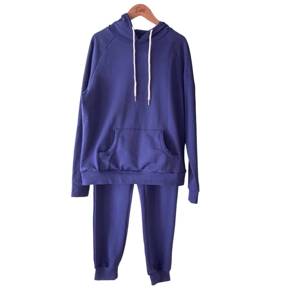 Hooded sweatshirt with matching sweatpants women’s Navy Blue Medium NWOT